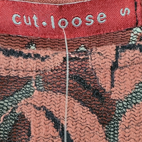 NWT!❤ Cut Loose Floral Top - Picture 3 of 5